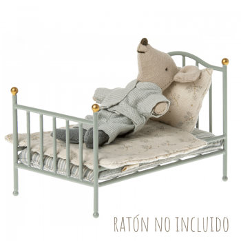 Cama vintage para ratones Maileg color menta con ratón que no está incluído