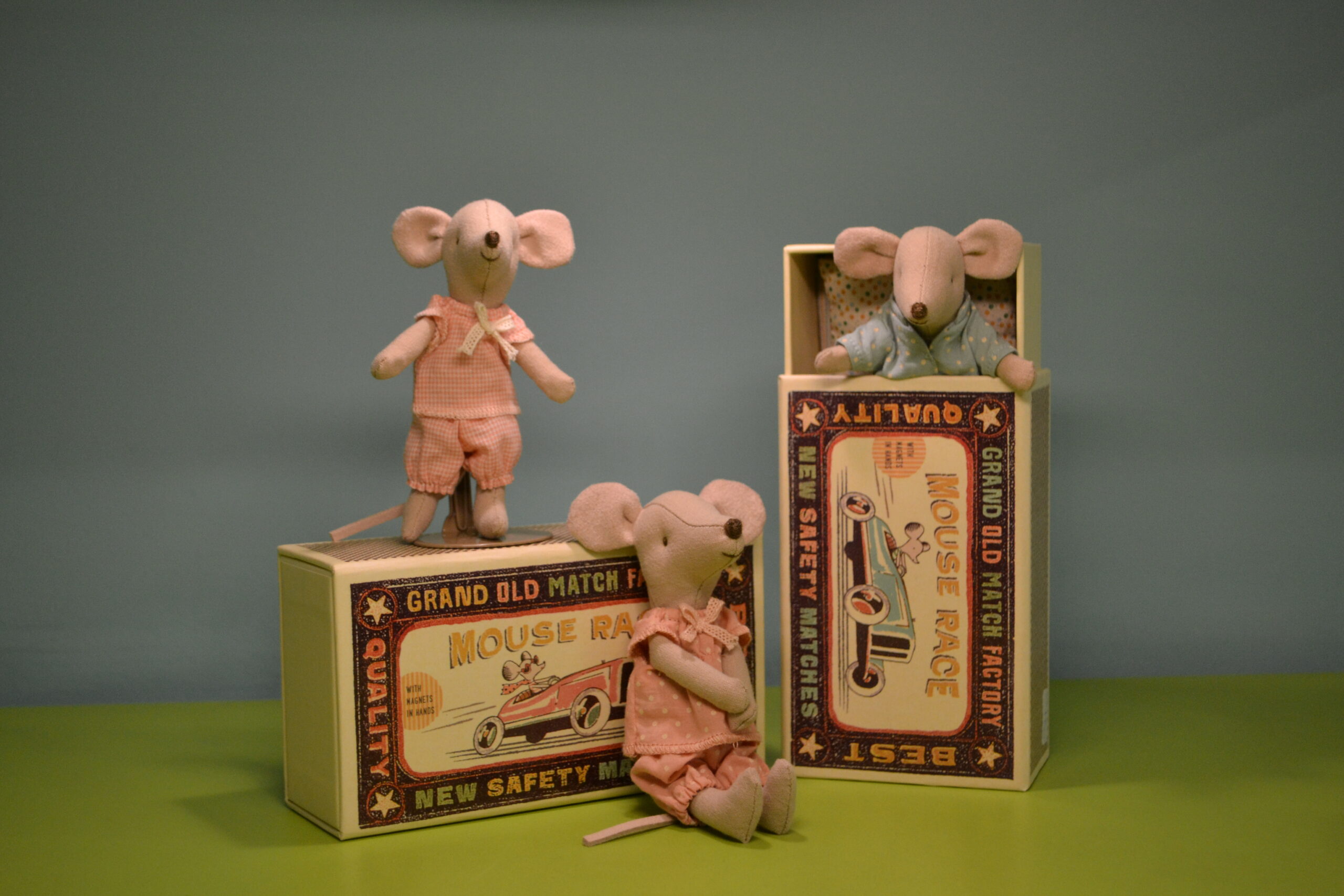 ratones-maileg-lobo-feliz