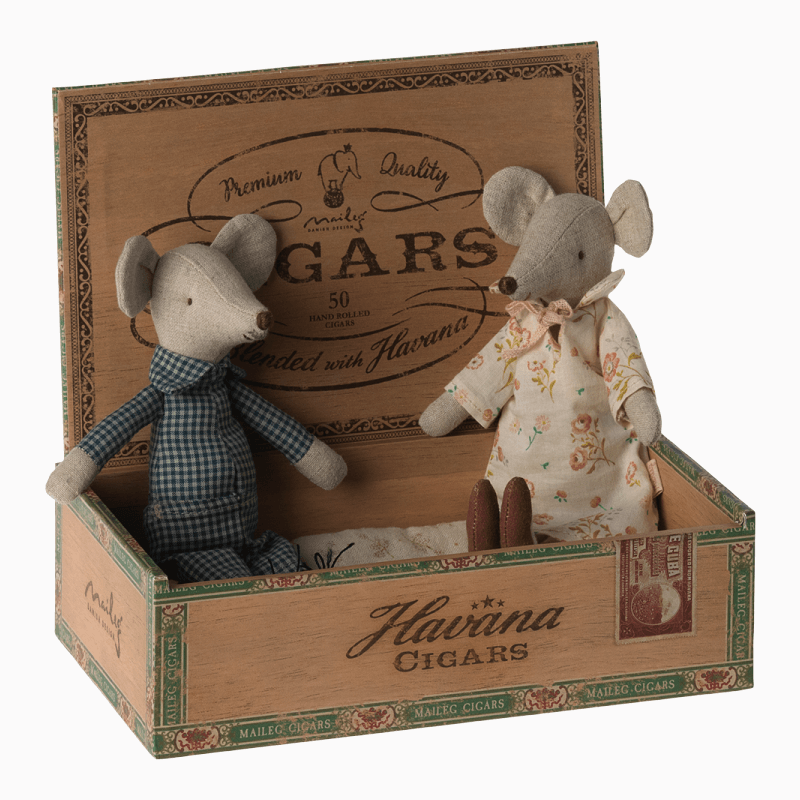 Abuelos ratones en caja de puros Maileg