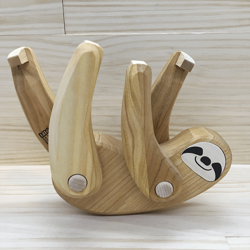 Figura Perezoso de madera Bajo